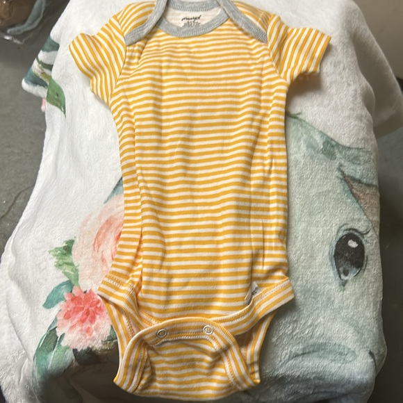 8 Onesies 0/3 months New some with out tags - Picture 15 of 16